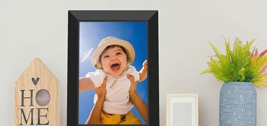 Frameo Digital Picture Frame: A Clutter-Free Way to Display Family Photos